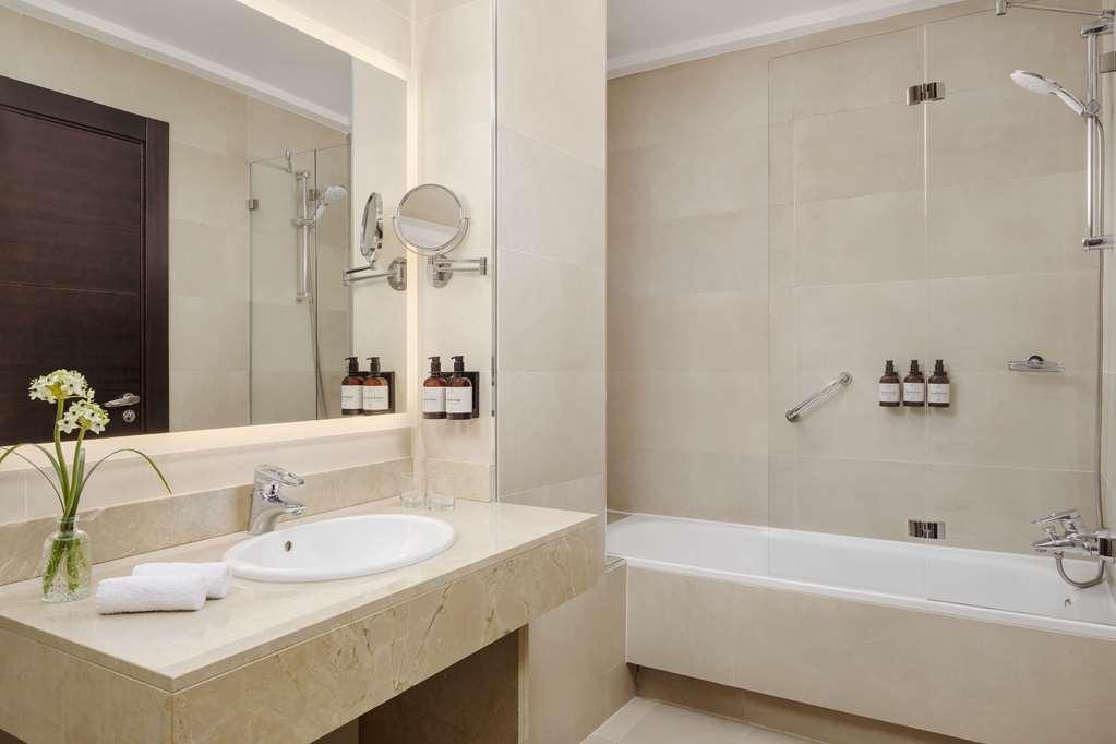Nh Collection Victoria Hotel 4*